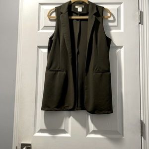 Military green vest for sale! But don’t be fooled this vest isn’t bulletproof